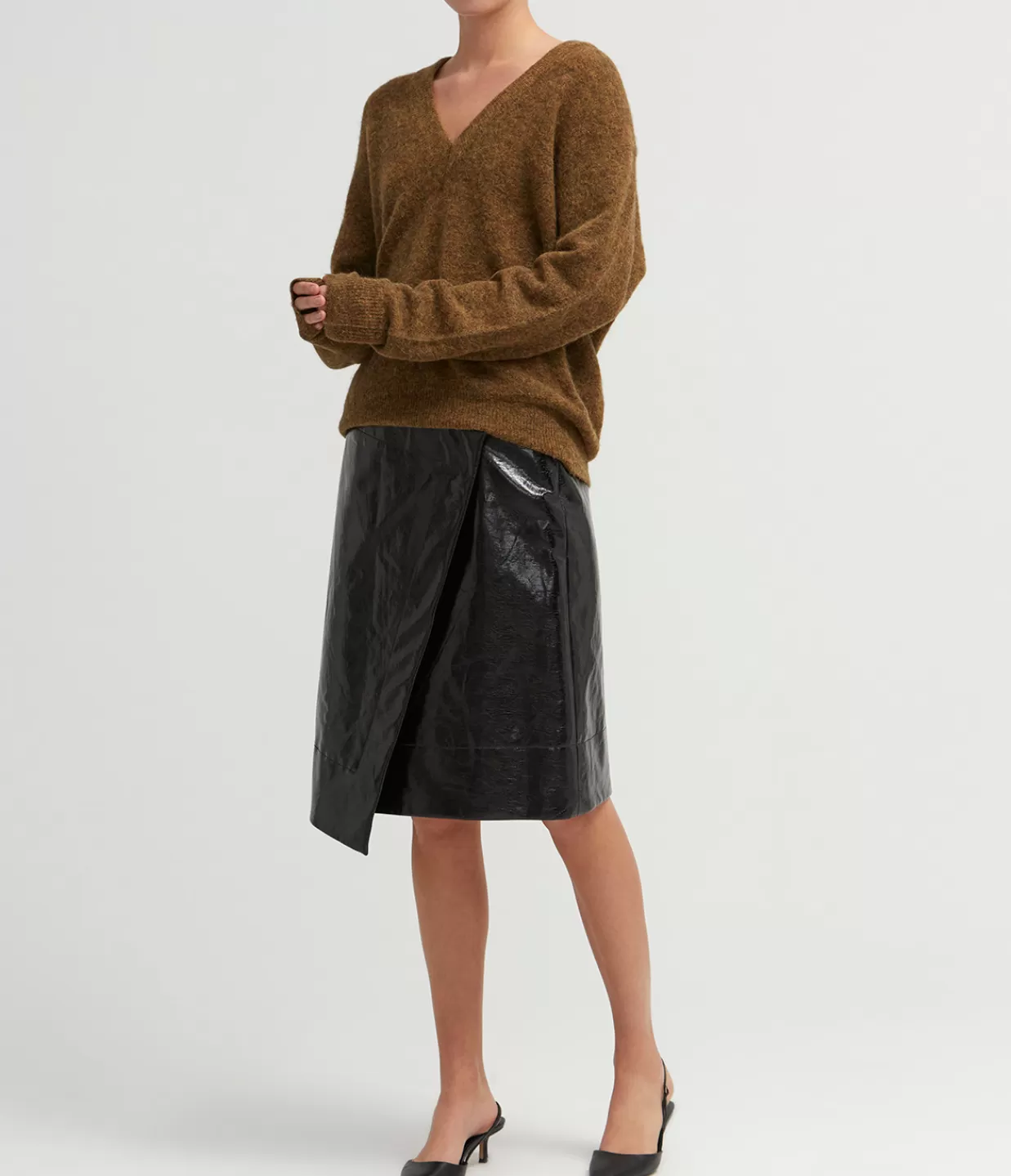 Clearance Sawyer Longline V Neck Sweater In Tobacco Knitwear